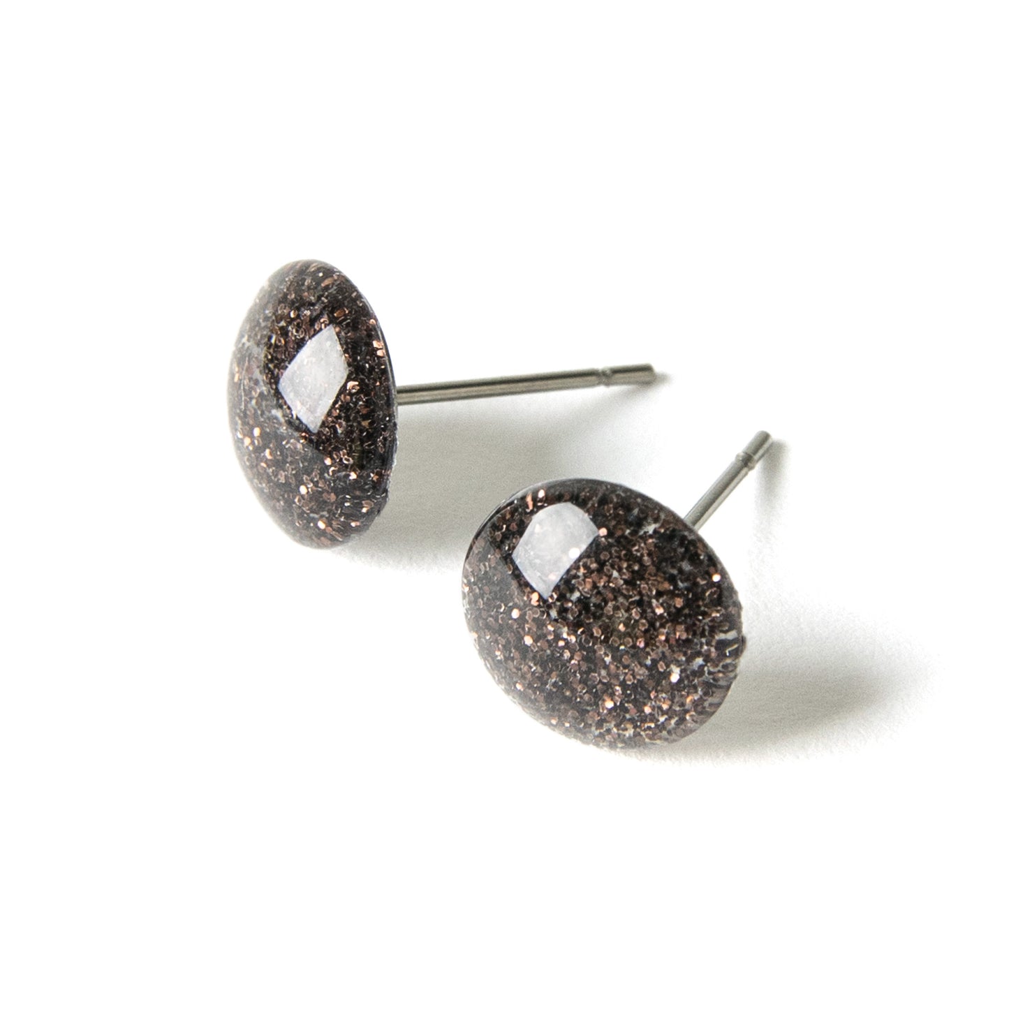 Color Dot Stud Earrings in Brown Glitter